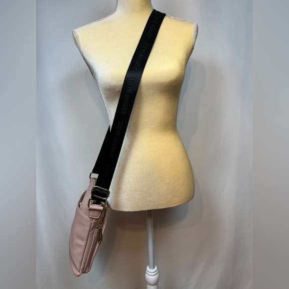 Steve Madden Light Pink Stamped Logo Crossbody. - Picture 7 of 10
